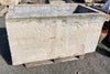 Pilón de piedra 1,61 m x 84 cm.