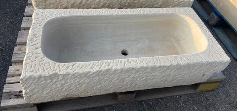 Pilónes y lavabos de piedra de silleria