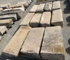Escalones de piedra antiguos.
