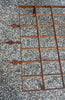 Reja de hierro cruzado.