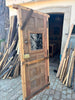 Puerta antigua restaurada.
