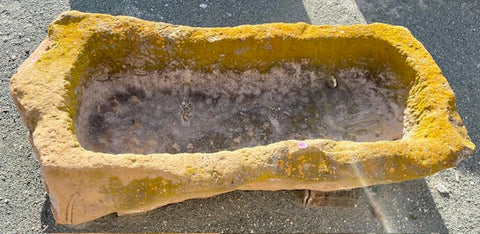 Pilón rectangular de piedra