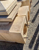 Postes de piedra y cemento.