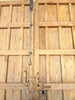 Portón de madera restaurado.
