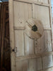 Puerta de entrada con mirilla.