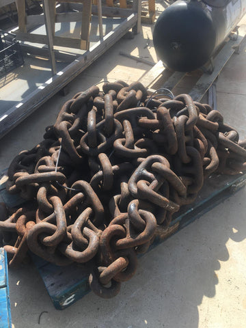 Cadenas gruesas de hierro recuperadas