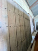 Portón de clavos restaurado con puerta de paso