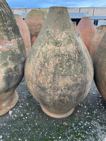 Tinaja de barro antigua