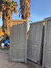 Antiguas puertas de pino flandes.