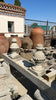 Banco de granito largo.