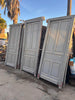Antiguas puertas de pino flandes.