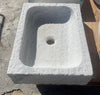 Lavabo de mármol abujardado.