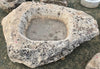 Piletas de rocas irregulares grandes.