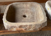 Lavabo de piedra travertino marrón.