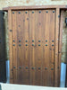 Puerta de clavos partida.
