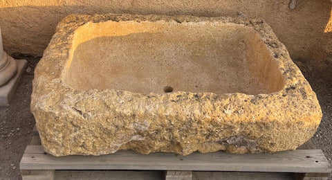 Pilon de piedra ocre