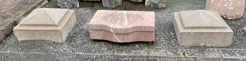 Pareja de remates de piedra