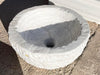 Lavabo redondo de marmol.