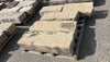 Escalones de piedra antiguos.