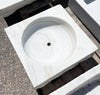 Lavabo antiguo de mármol cuadrado