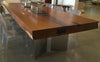 Mesa construida con tableros de iroko.