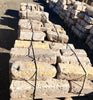 Bordillos piedra gris.