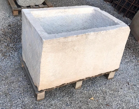 Pilón de piedra de 94 cm x 62 cm