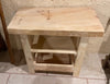 Mesa para lavabo en madera natural.