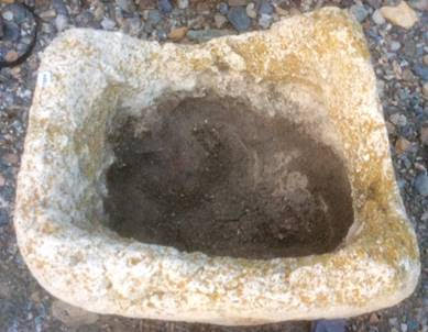 Pila antigua de piedra arenisca 36 cm x 28 cm