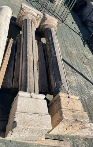 Pareja de columnas de piedra antiguas