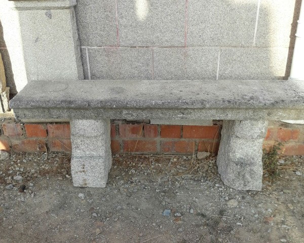 Banco de granito antiguo.