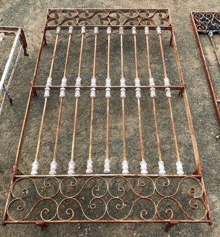 Reja antigua 1,78 alto x 1,07 ancho.