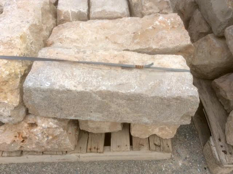Bordillos de piedra gris