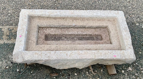 Pila de piedra antigua
