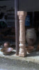 Columna de piedra rosada.