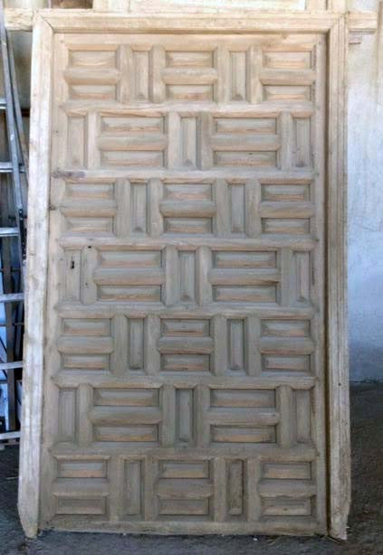 Puerta antigua de cuarterones
