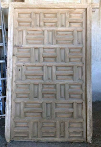 Puerta antigua de cuarterones