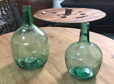Conjunto de damajuanas verdes