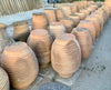 Antiguas tinajas de barro griego con anillas.
