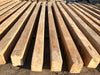 Vigas viejas de madera restauradas.