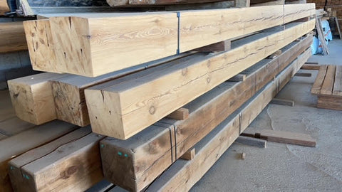 Vigas de madera limpias de 30 x 30
