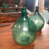 Conjunto de damajuanas gotas de agua.