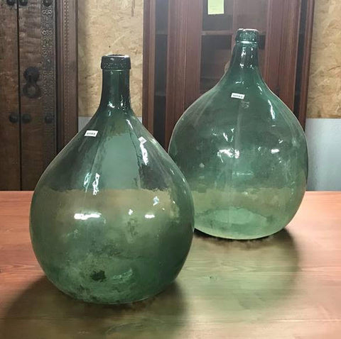 Conjunto de damajuanas gotas de agua