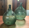 Conjunto de damajuanas gotas de agua.