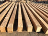 Vigas viejas de madera restauradas.