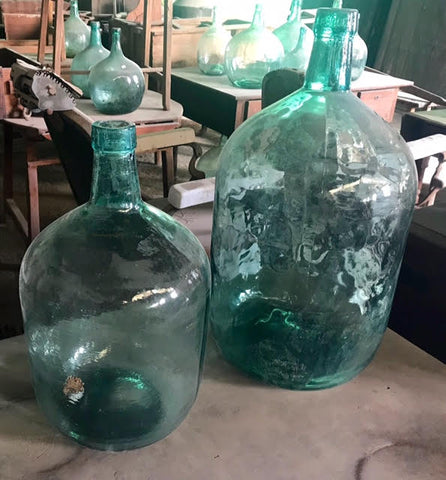 Conjunto de damajuanas rectas