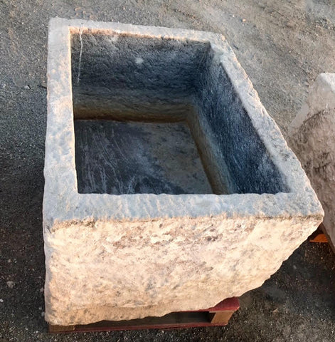 Pilón de piedra de 87 cm x 64 cm