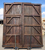 Portón de madera restaurado.
