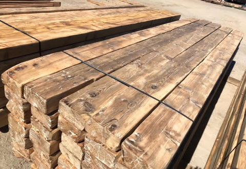 Vigas de madera de pino viejo