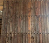 Portón de madera restaurado